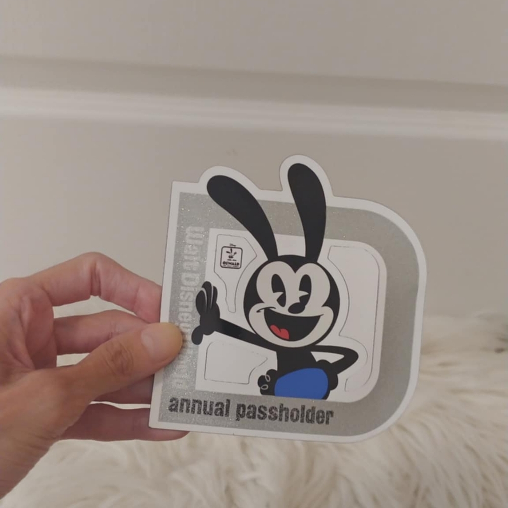 🖤FIRM! NWOT DISNEY PARKS ANNUAL PASSHOLDER OSWALD THE LUCKY RABBIT MAGNET